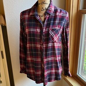 Women’s Well Worn Burgundy, blue & white button down flannel shirt size small